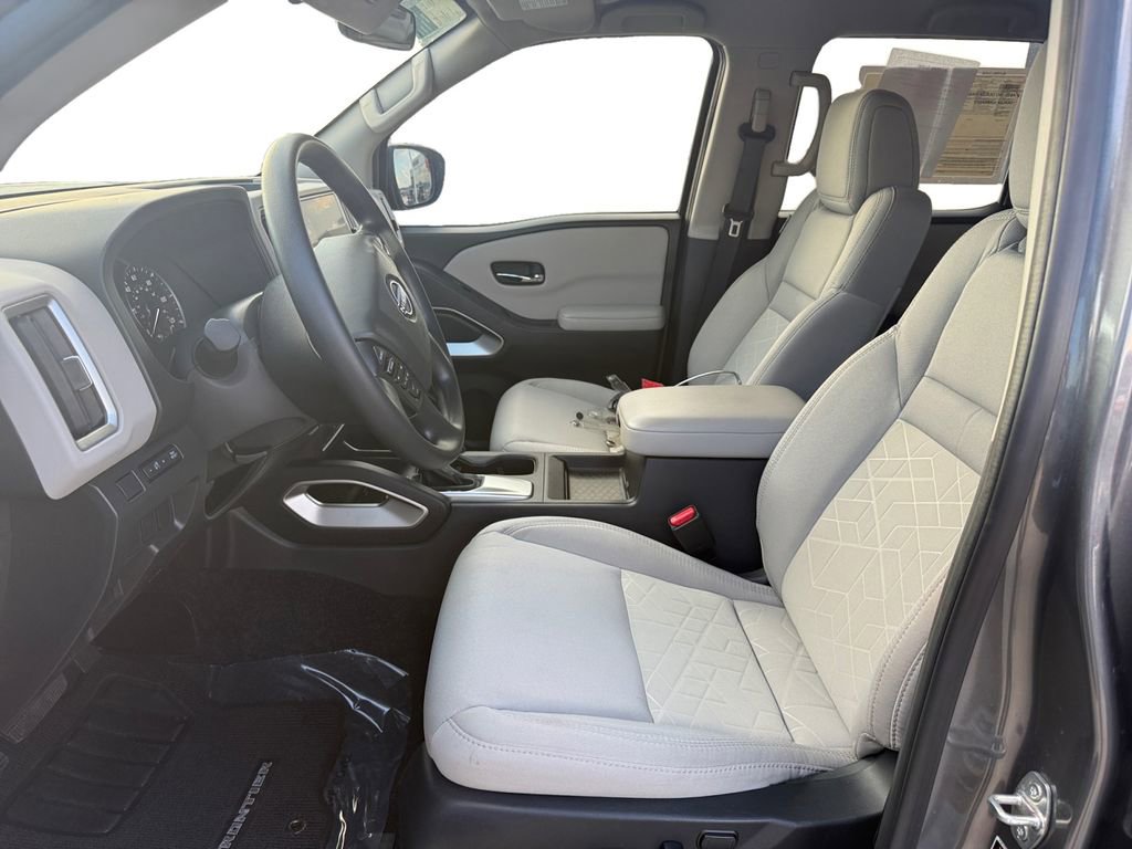 Used 2025 Nissan Frontier SV RWD image 10