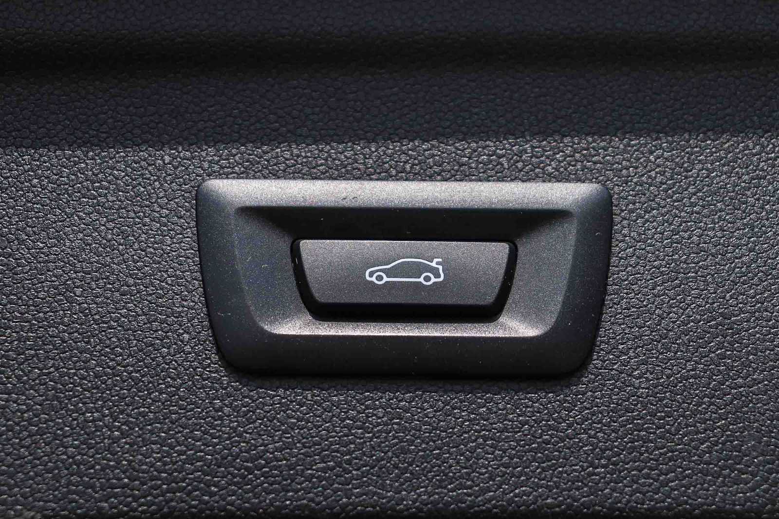 Used 2024 BMW iX xDrive50 w/ Convenience Package AWD/4WD image 32