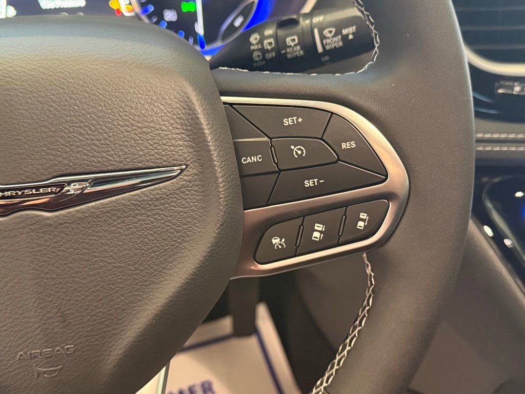 New 2026 Chrysler Pacifica Select image 26