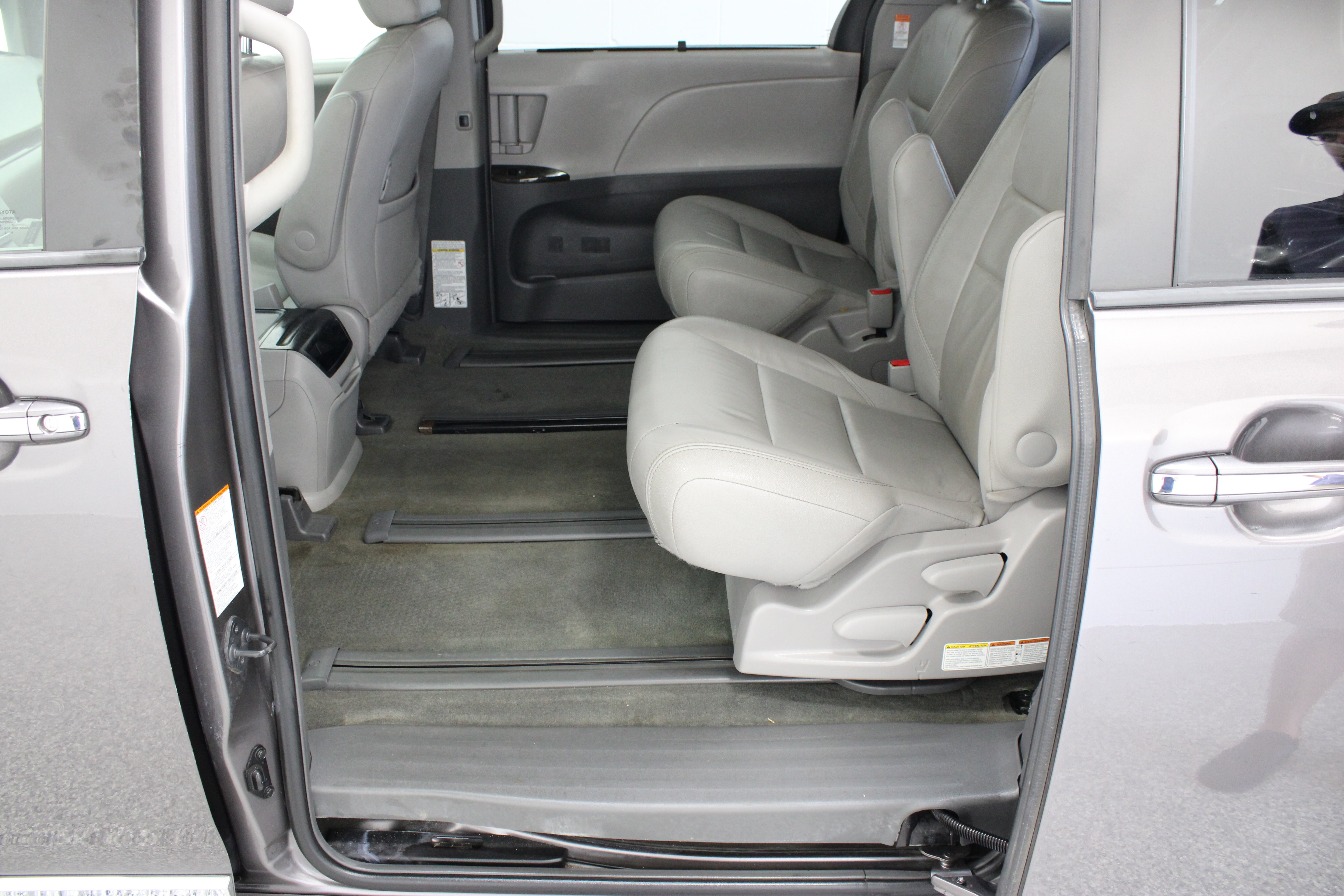Used 2015 Toyota Sienna XLE AWD/4WD image 29