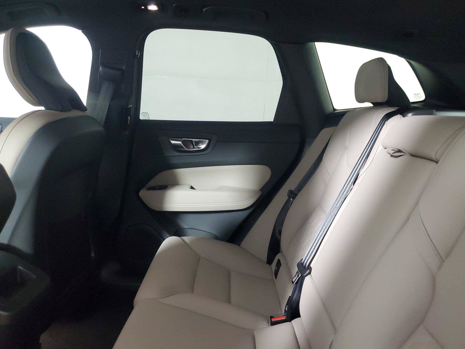 New 2027 Volvo XC60 B5 Plus AWD/4WD image 12