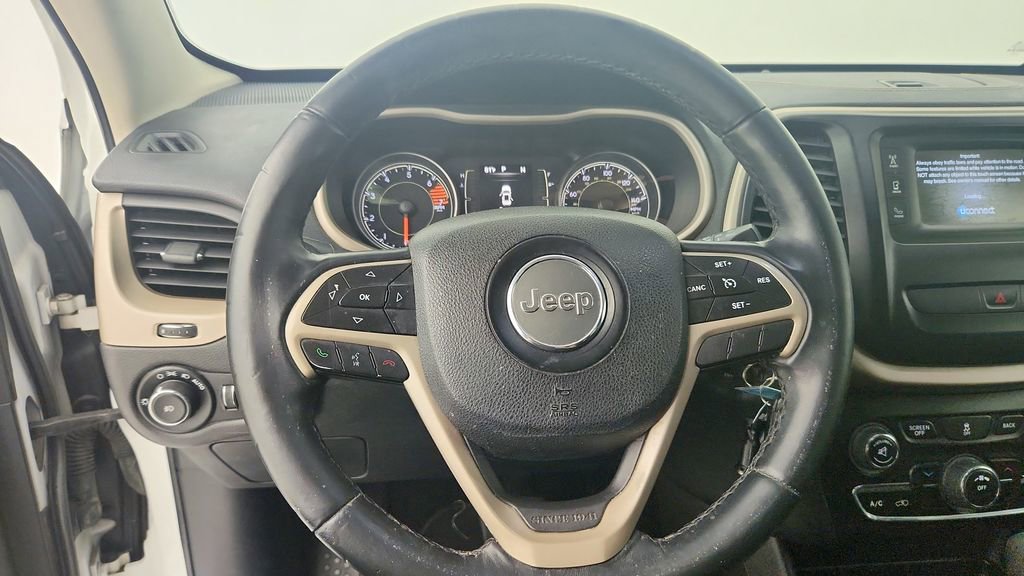 Used 2017 Jeep Cherokee Latitude image 17