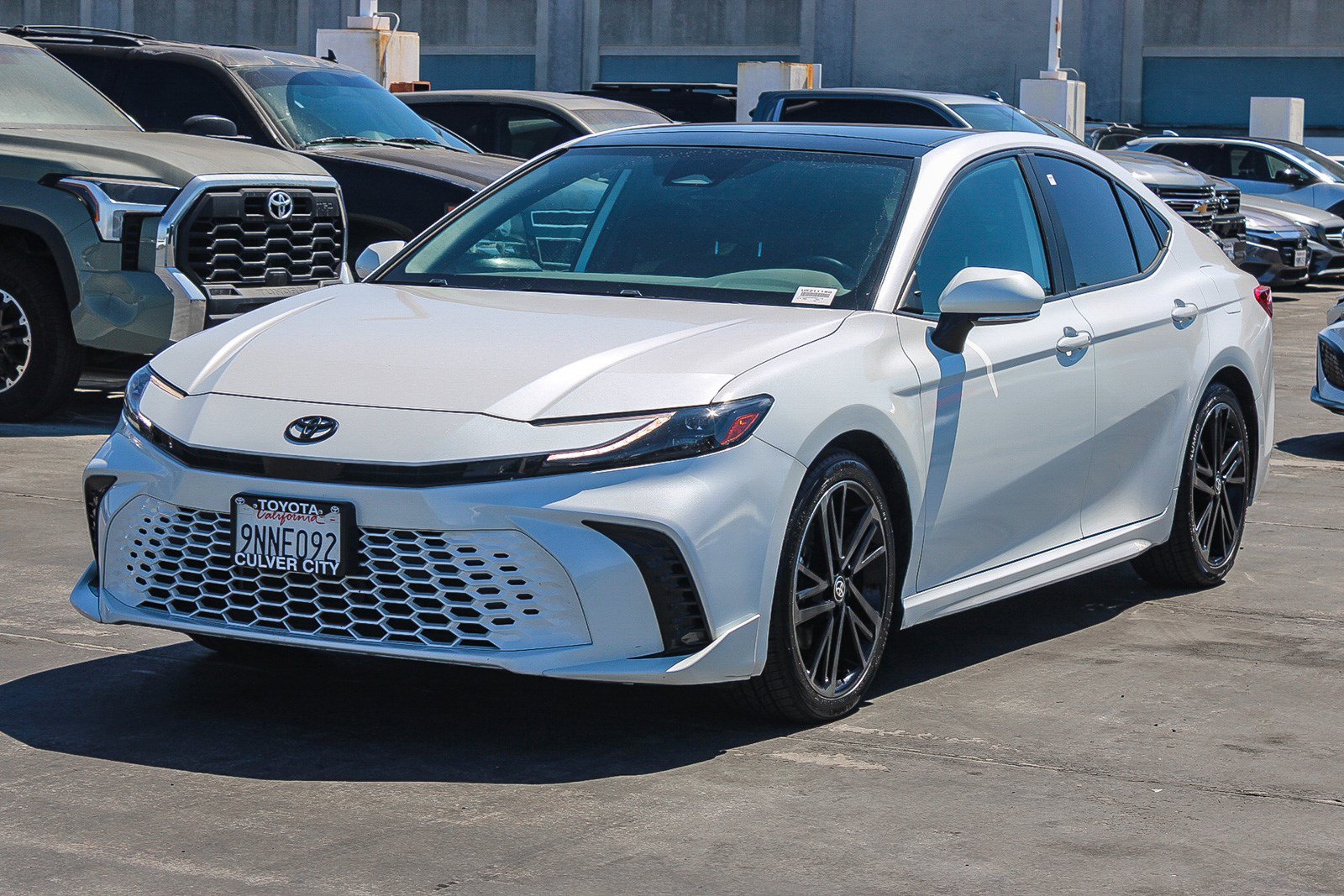 Used 2025 Toyota Camry XSE FWD image 3