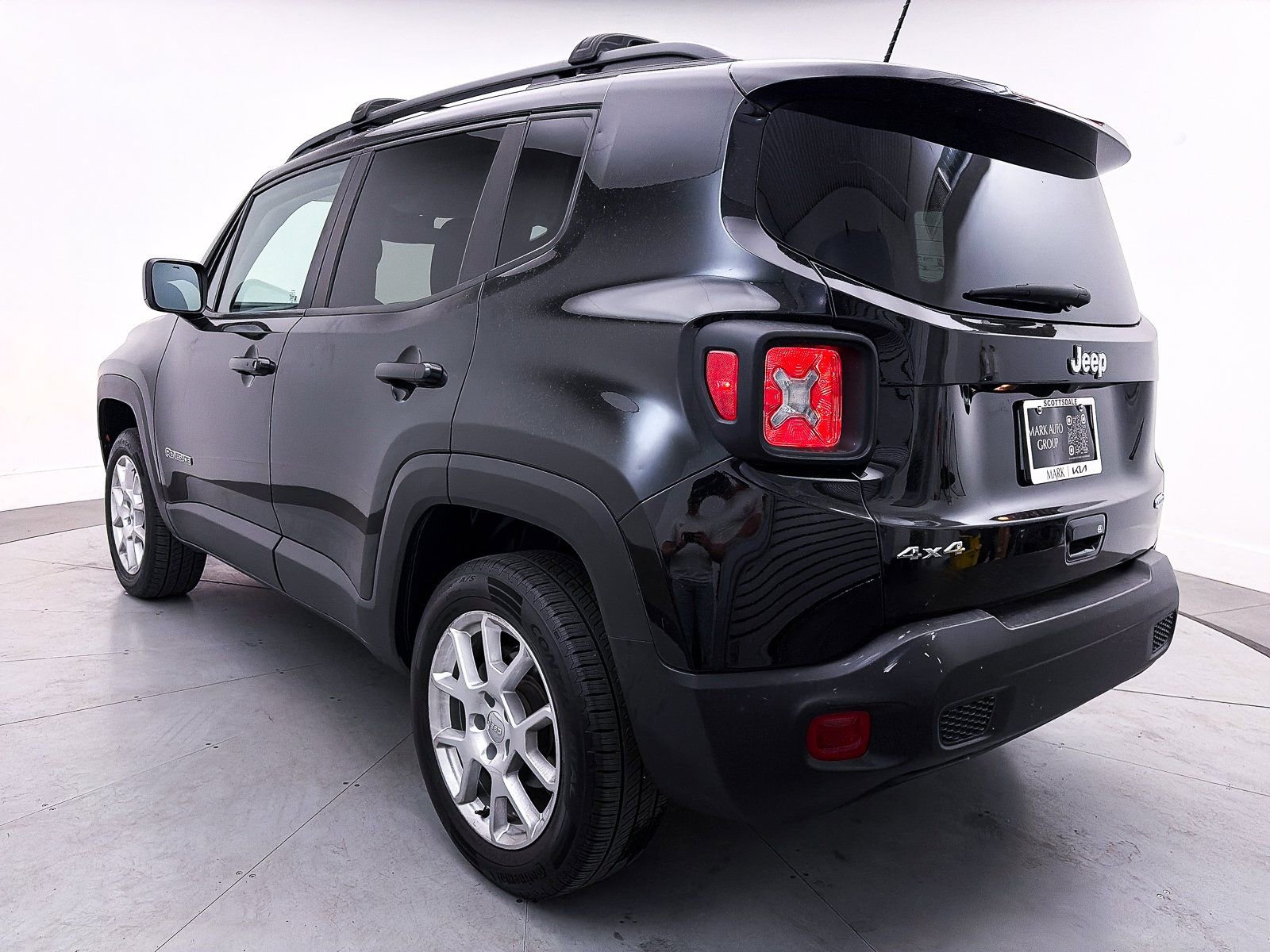 Used 2019 Jeep Renegade Latitude w/ Cold Weather Group image 8