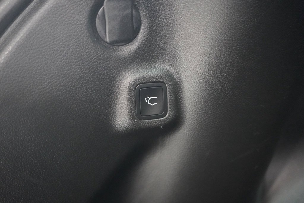 Used 2025 Jeep Compass Latitude w/ Sun & Sound Group AWD/4WD image 43