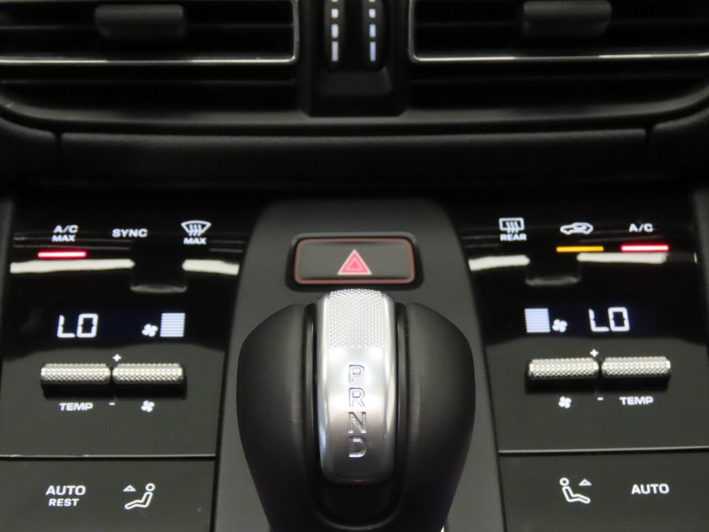 Certified 2026 Porsche Macan AWD/4WD image 26
