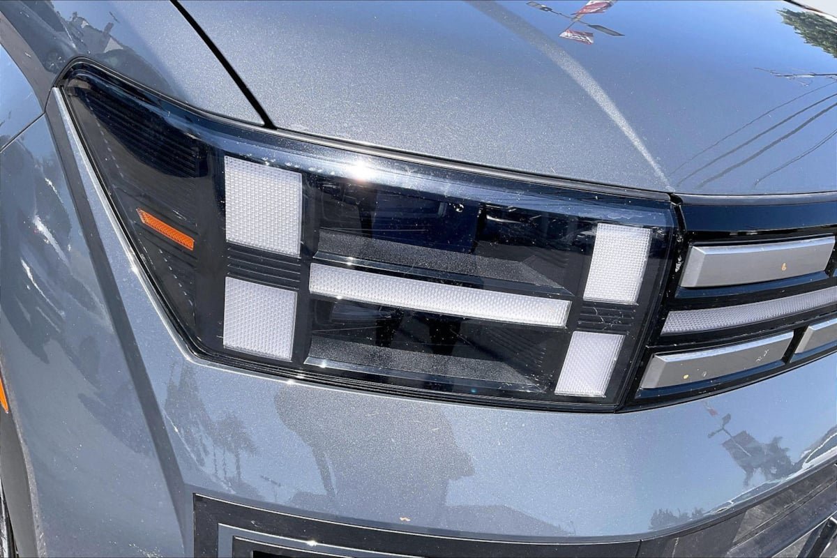 Used 2025 Hyundai Santa Fe SEL FWD image 29