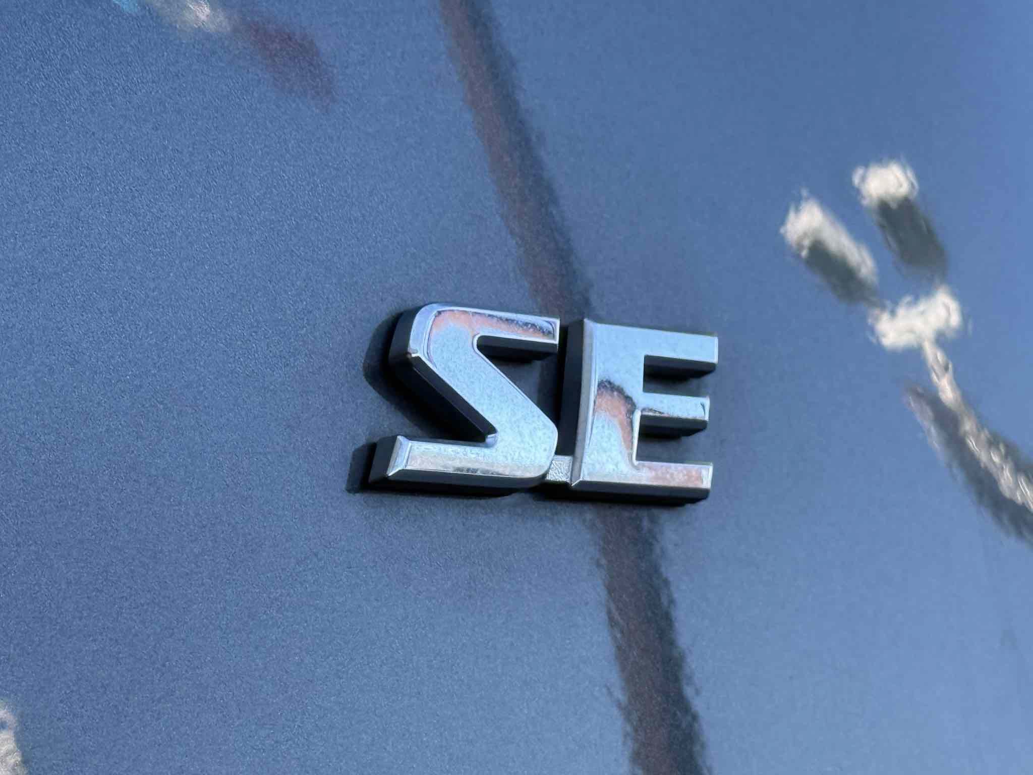 Used 2018 Toyota RAV4 SE w/ All Weather Liner Package FWD image 6