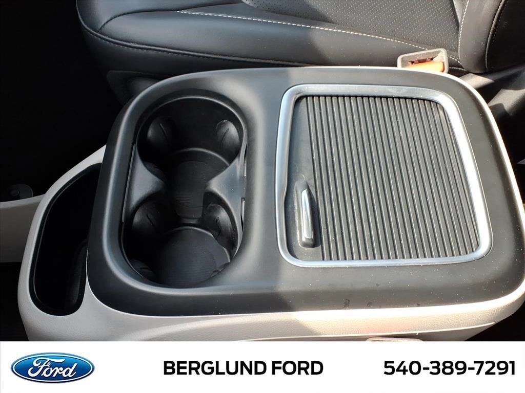 Used 2023 Chrysler Pacifica Touring-L FWD image 32