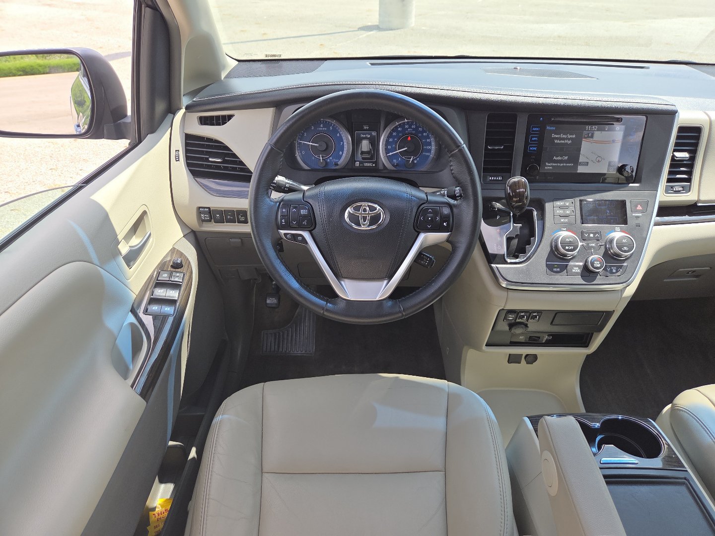 Used 2017 Toyota Sienna XLE Premium AWD/4WD image 26