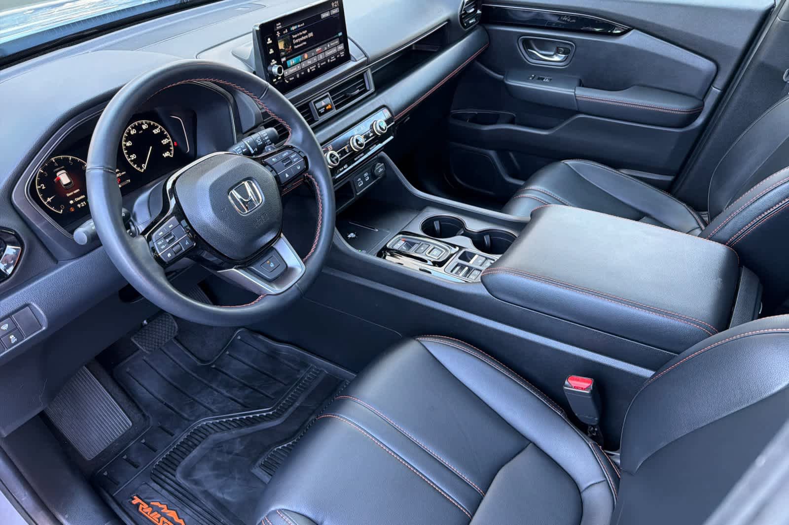 Used 2025 Honda Pilot TrailSport image 13