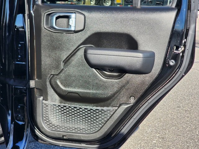 Used 2024 Jeep Gladiator Sport image 16