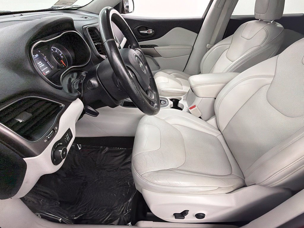 Used 2020 Jeep Cherokee Latitude Lux w/ Quick Order Package 26H Lux FWD image 22