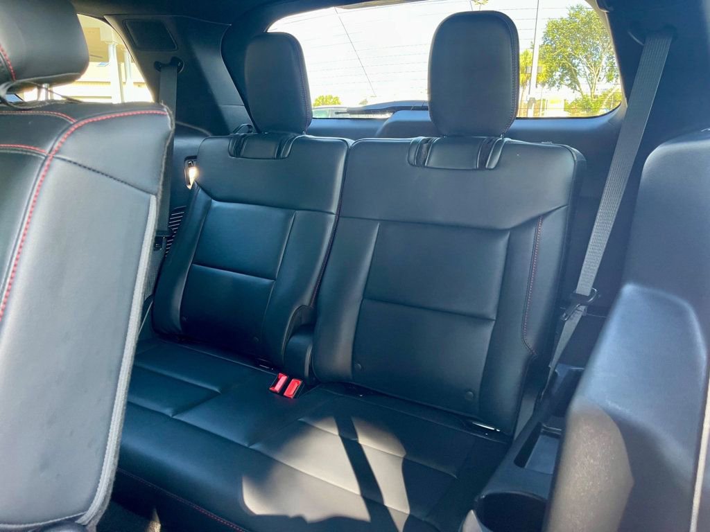 Used 2025 Ford Explorer ST-Line w/ ST-Line Street Pack image 13