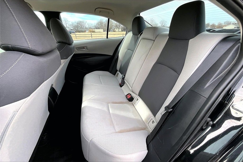 Used 2022 Toyota Corolla LE image 23