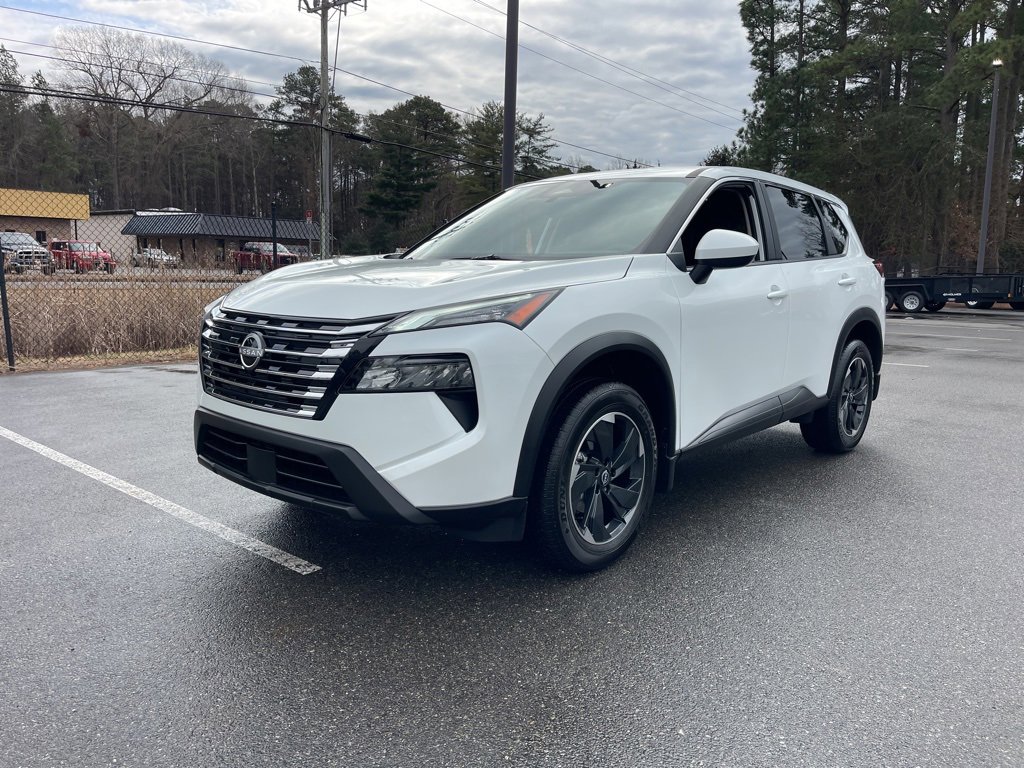 Used 2026 Nissan Rogue SV image 2