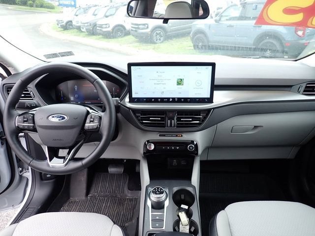 New 2025 Ford Escape SE w/ Class II Trailer Tow Package FWD image 14