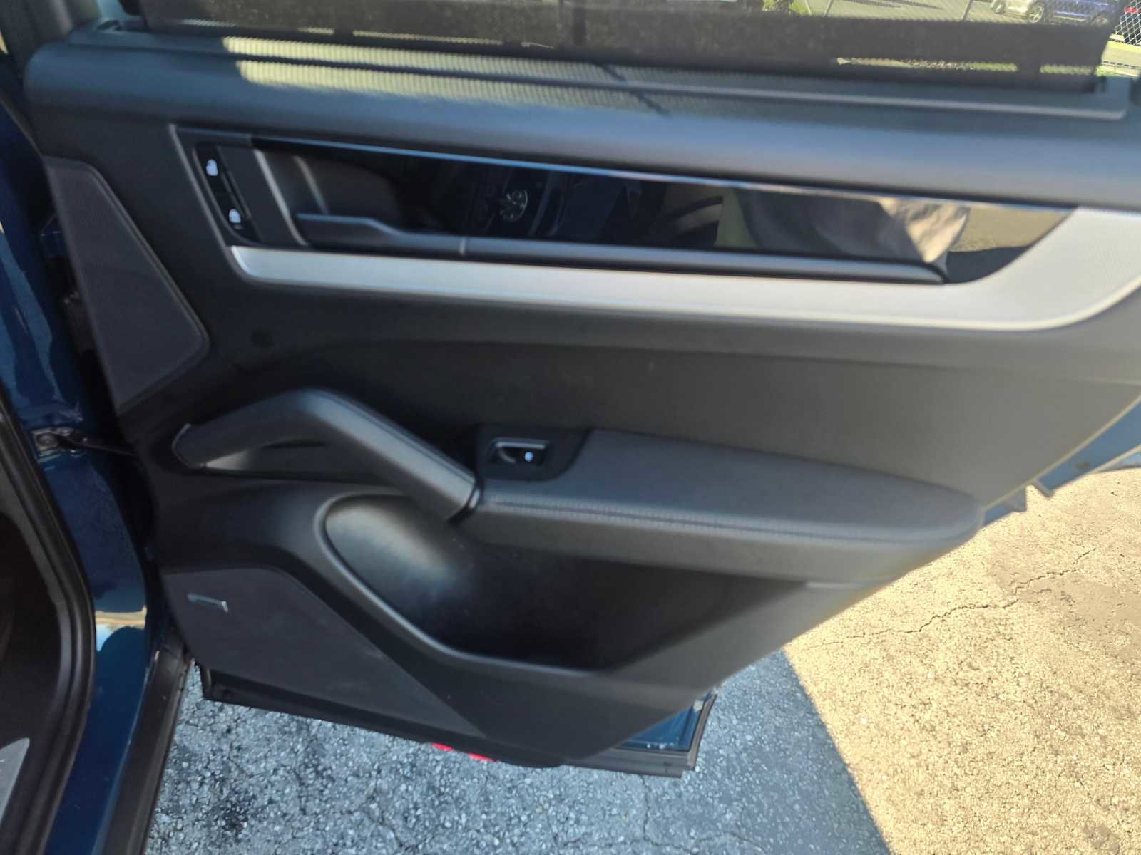 Used 2024 Porsche Cayenne image 13