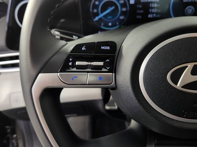 Certified 2025 Hyundai Elantra Limited FWD image 23