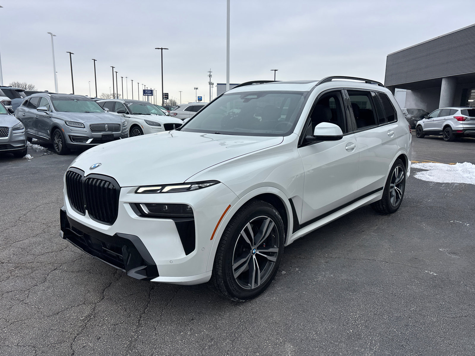 Used 2023 BMW X7 xDrive40i w/ M Sport Package image 3