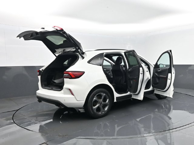 Used 2023 Ford Escape ST-Line w/ Tech Pack #1 AWD/4WD image 31
