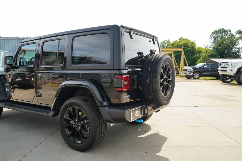 Used 2023 Jeep Wrangler Unlimited Sahara AWD/4WD image 20