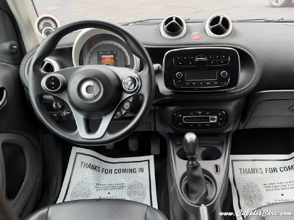 Used 2016 smart fortwo Coupe RWD image 9