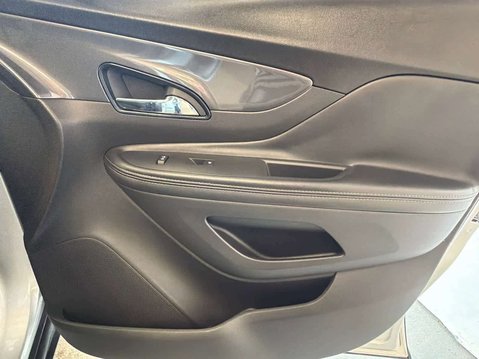 Used 2021 Buick Encore Preferred image 27