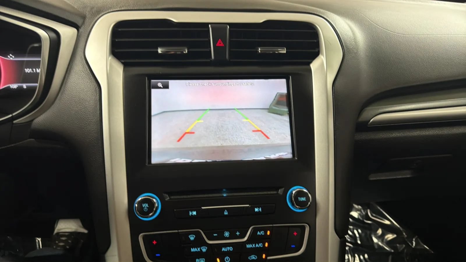 Used 2016 Ford Fusion SE FWD image 14