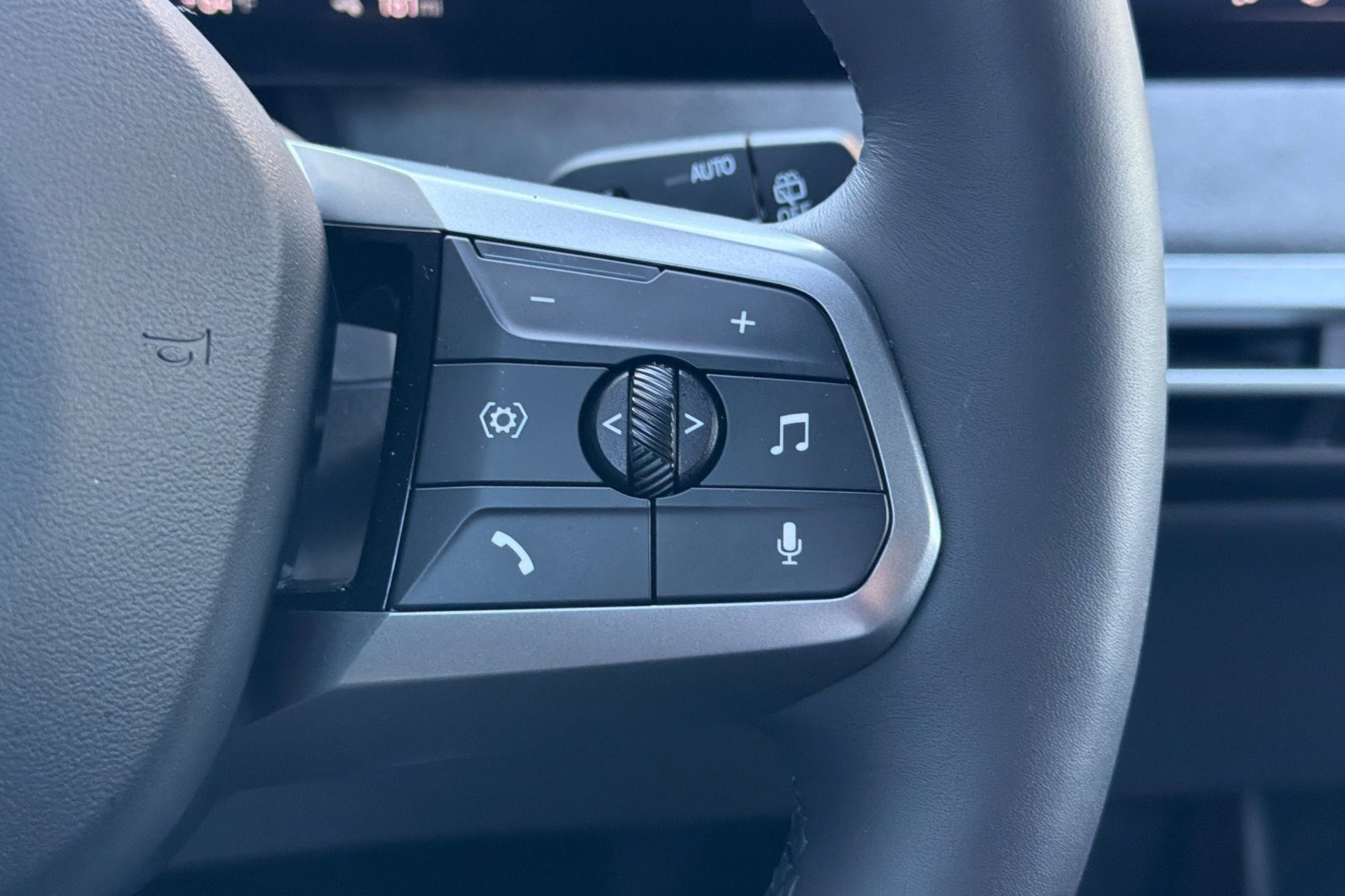 Used 2026 BMW iX xDrive60 w/ M Sport Package image 32