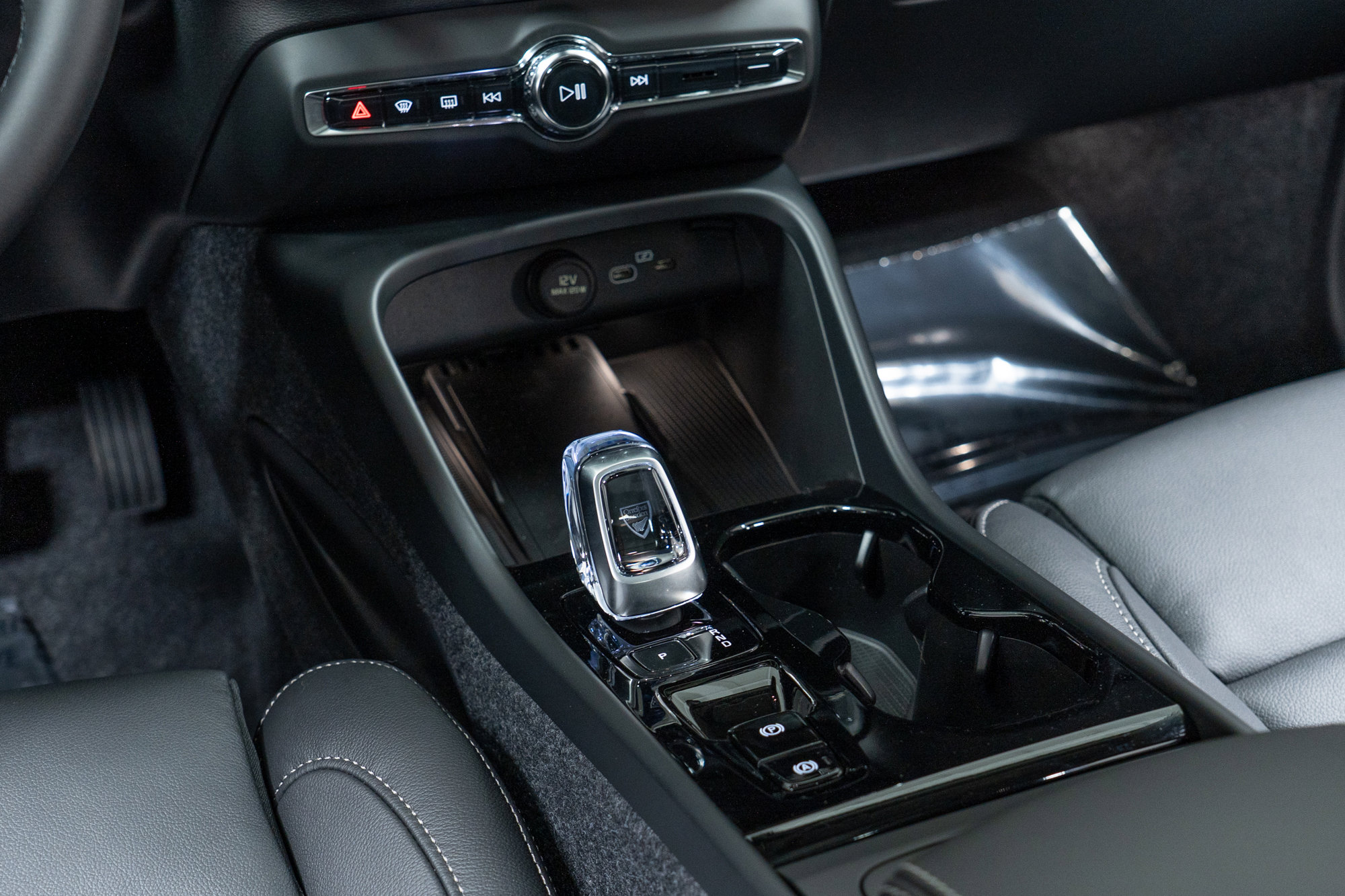 New 2026 Volvo XC40 B5 Plus w/ Protection Package Premier image 20