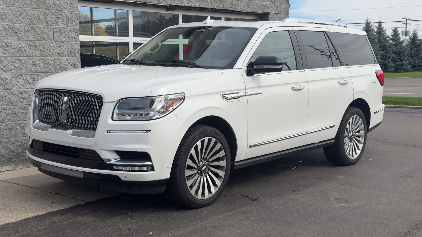 Used 2021 Lincoln Navigator Reserve w/ Luxury Package AWD/4WD image 1