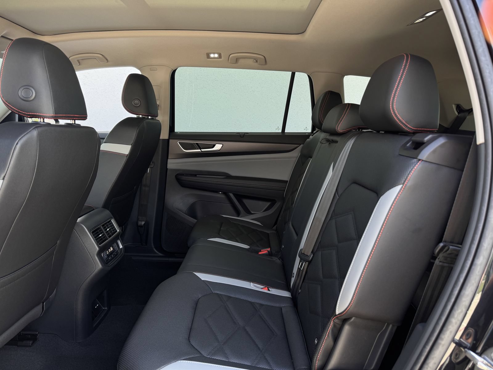New 2026 Volkswagen Atlas Peak Edition AWD/4WD image 29