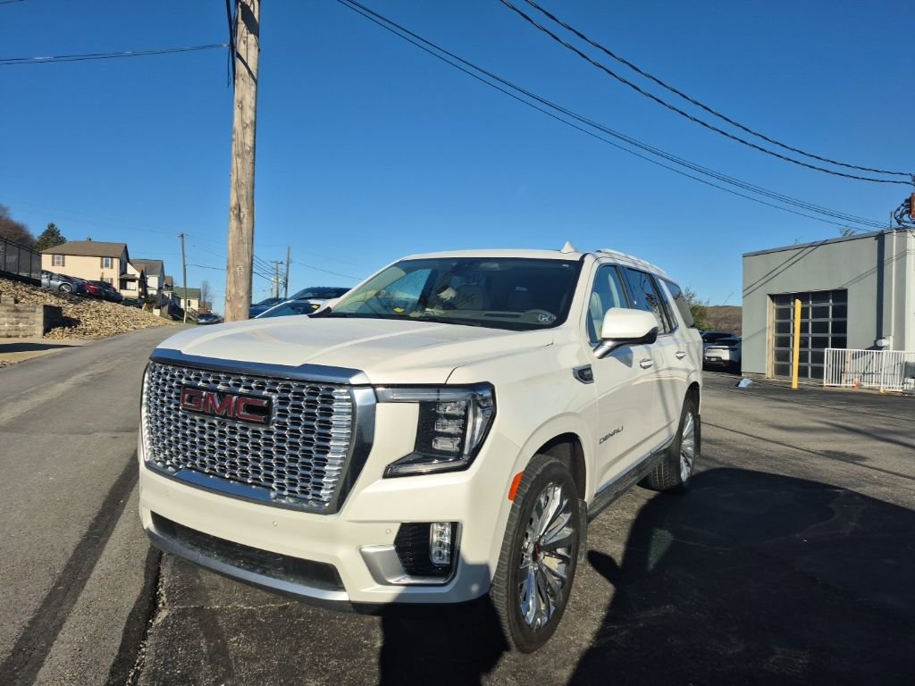 Used 2021 GMC Yukon Denali w/ Denali Premium Package image 3