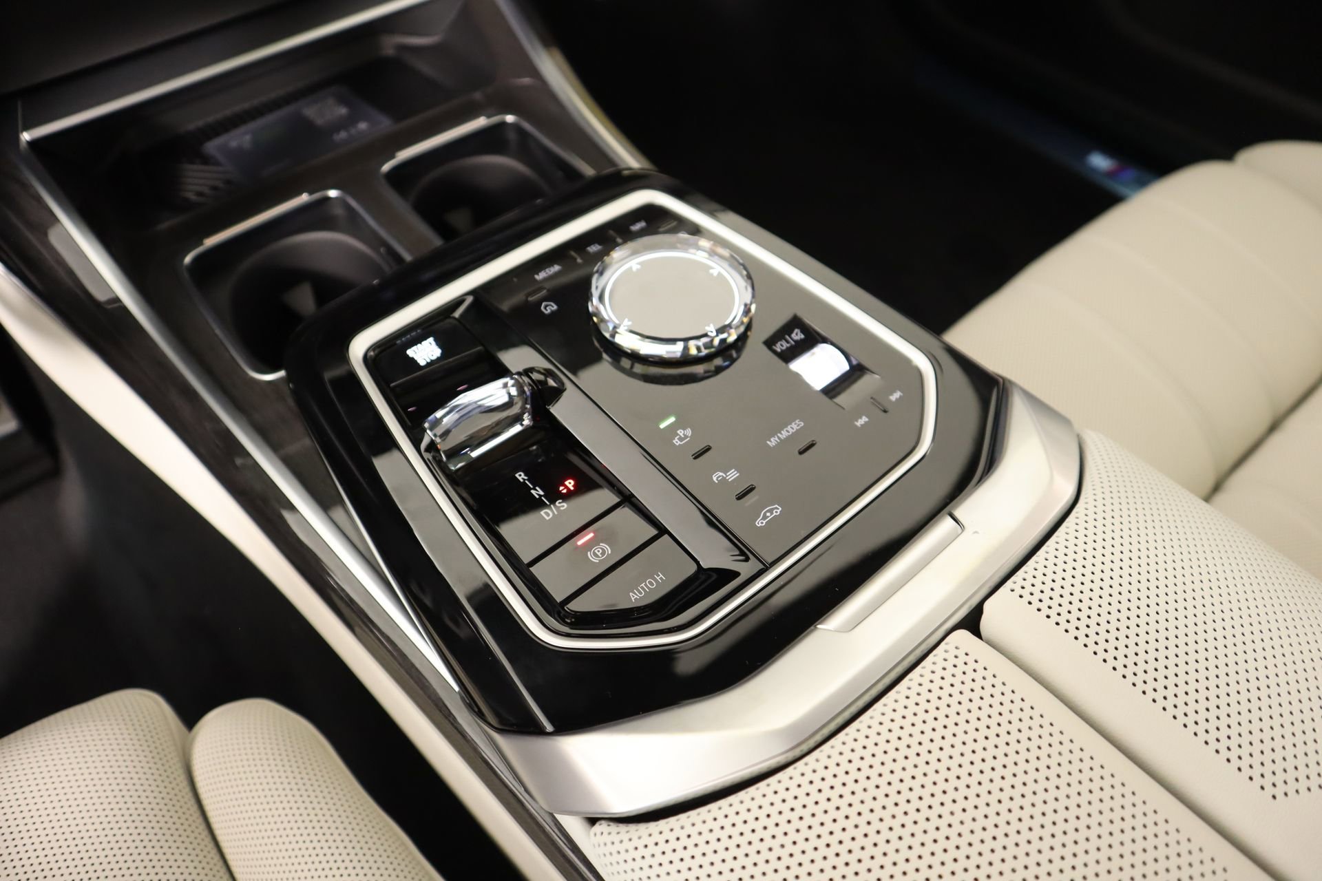 New 2026 BMW 740i RWD image 8
