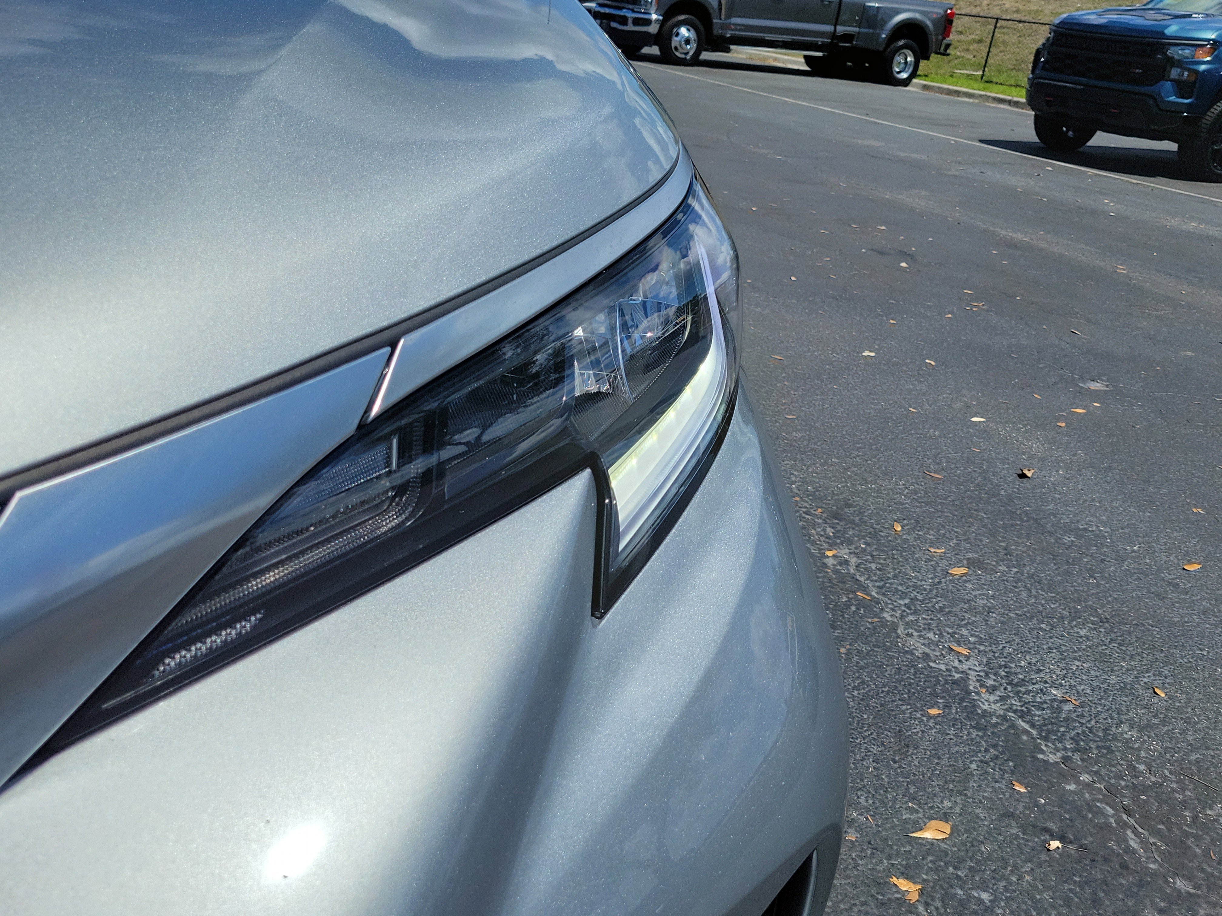 Used 2024 Toyota Sienna XSE w/ XSE Plus Package AWD/4WD image 3