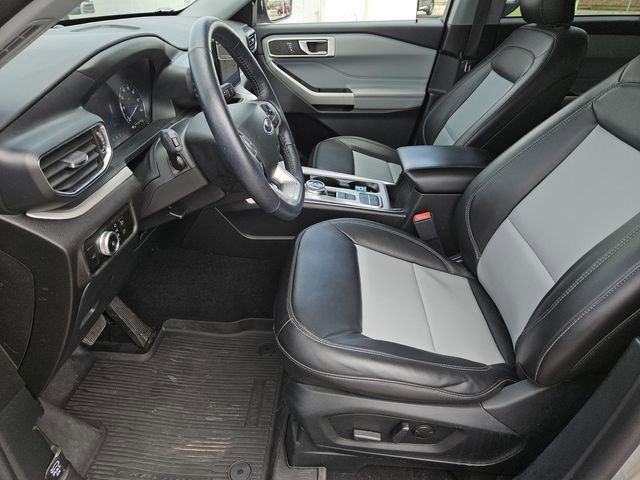 Used 2023 Ford Explorer XLT w/ Equipment Group 202A image 27