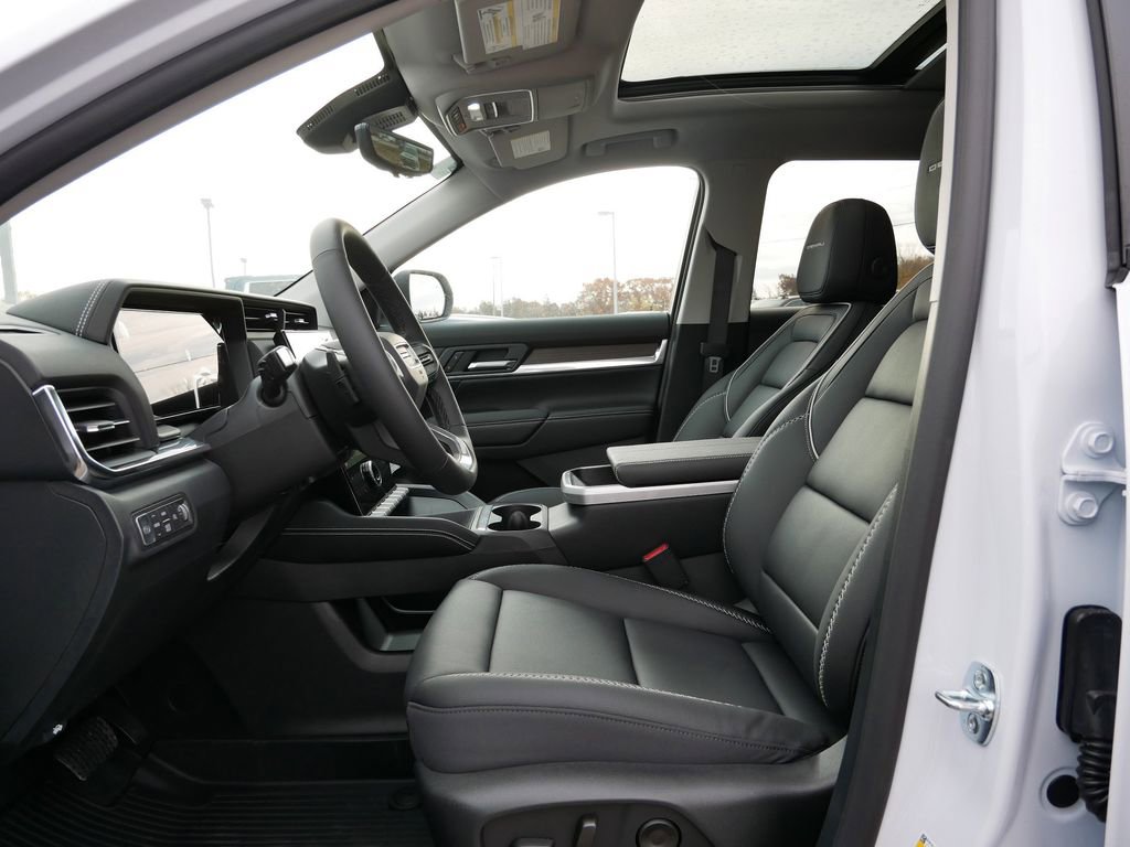 New 2026 GMC Terrain Denali w/ LPO, Black Badging Package image 7