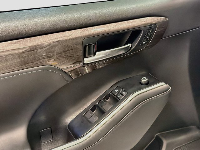Used 2022 Toyota Highlander Platinum AWD/4WD image 17