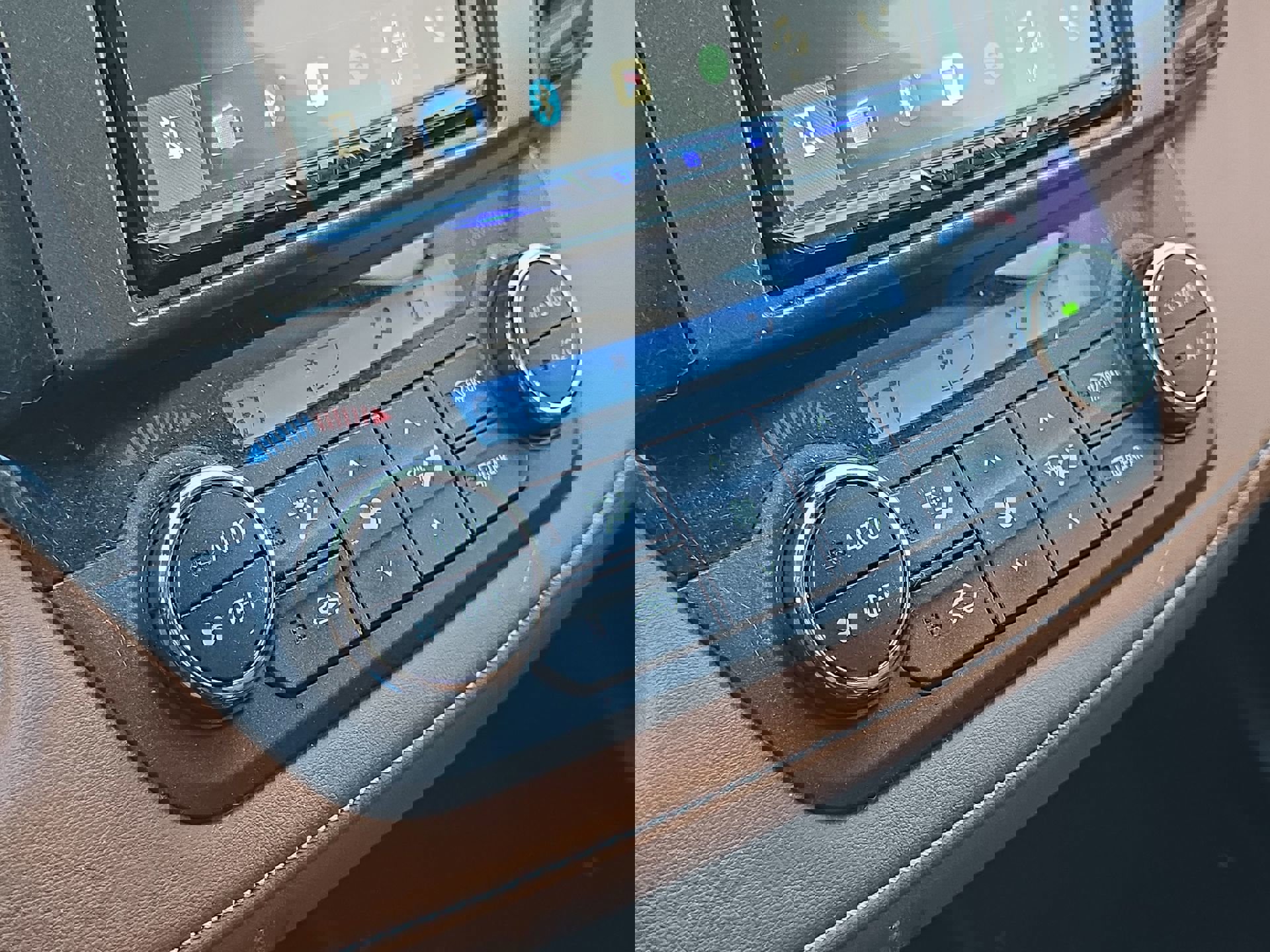 Used 2016 Toyota RAV4 Limited image 19