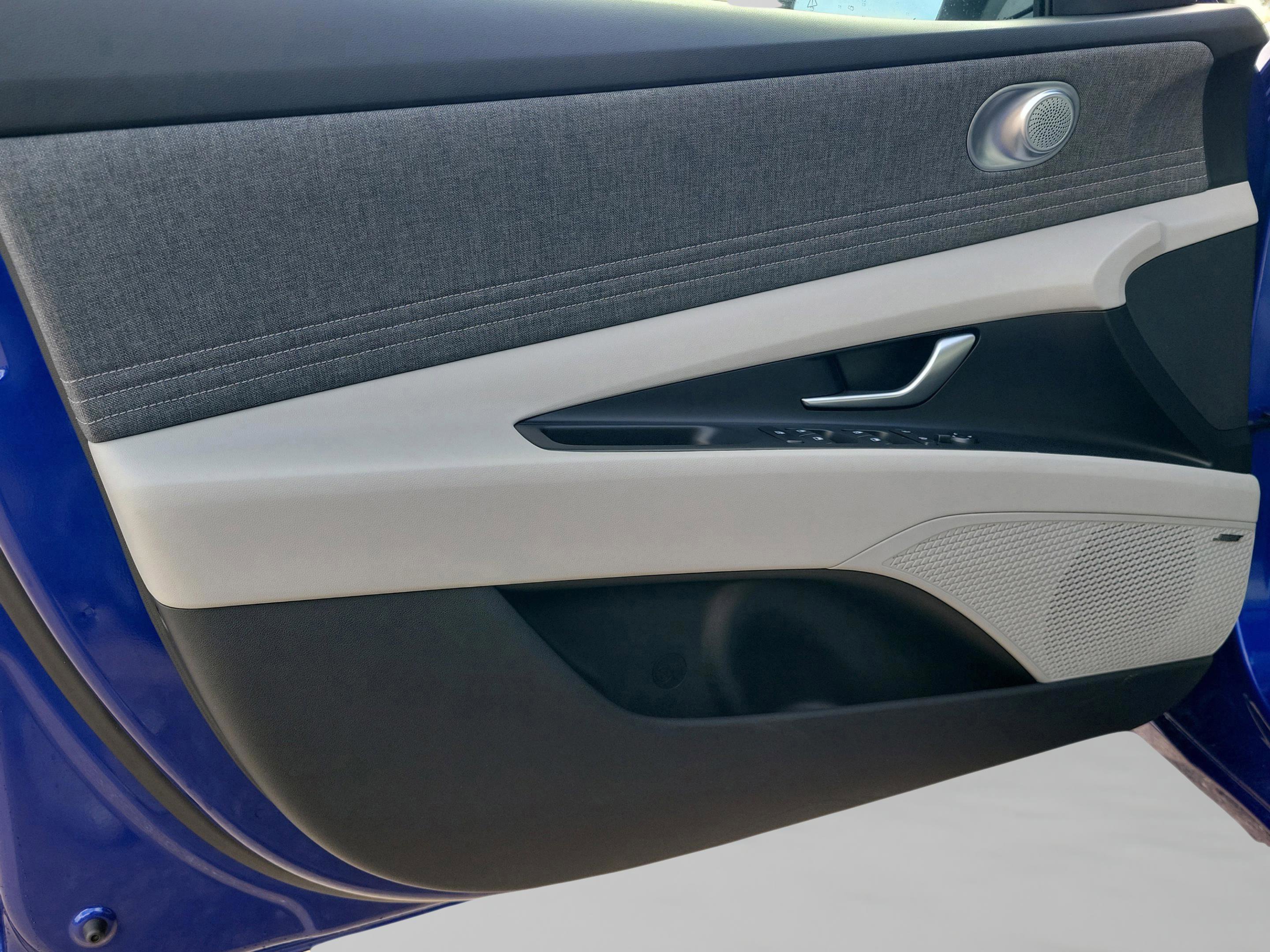 New 2026 Hyundai Elantra Limited image 15