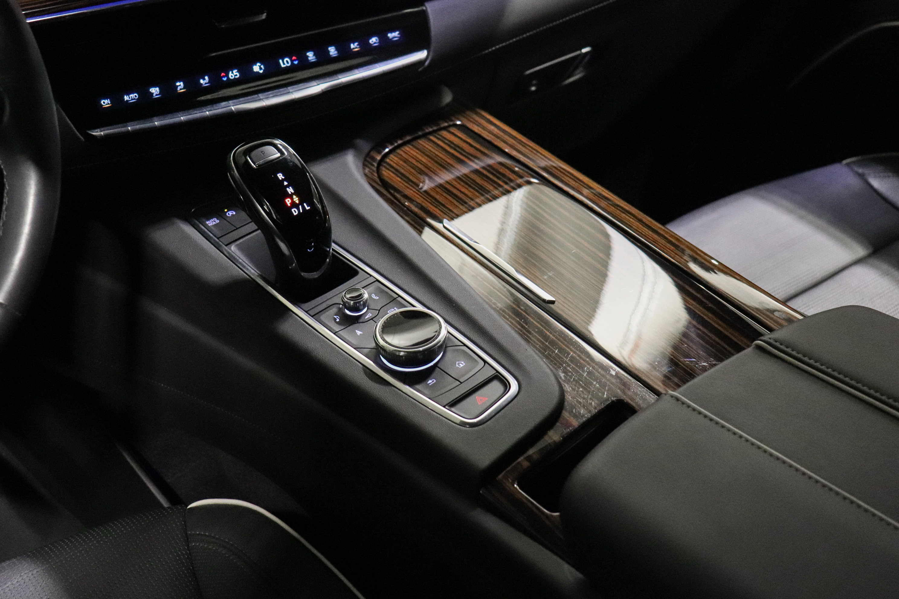 Used 2023 Cadillac Escalade ESV Premium Luxury AWD/4WD image 28