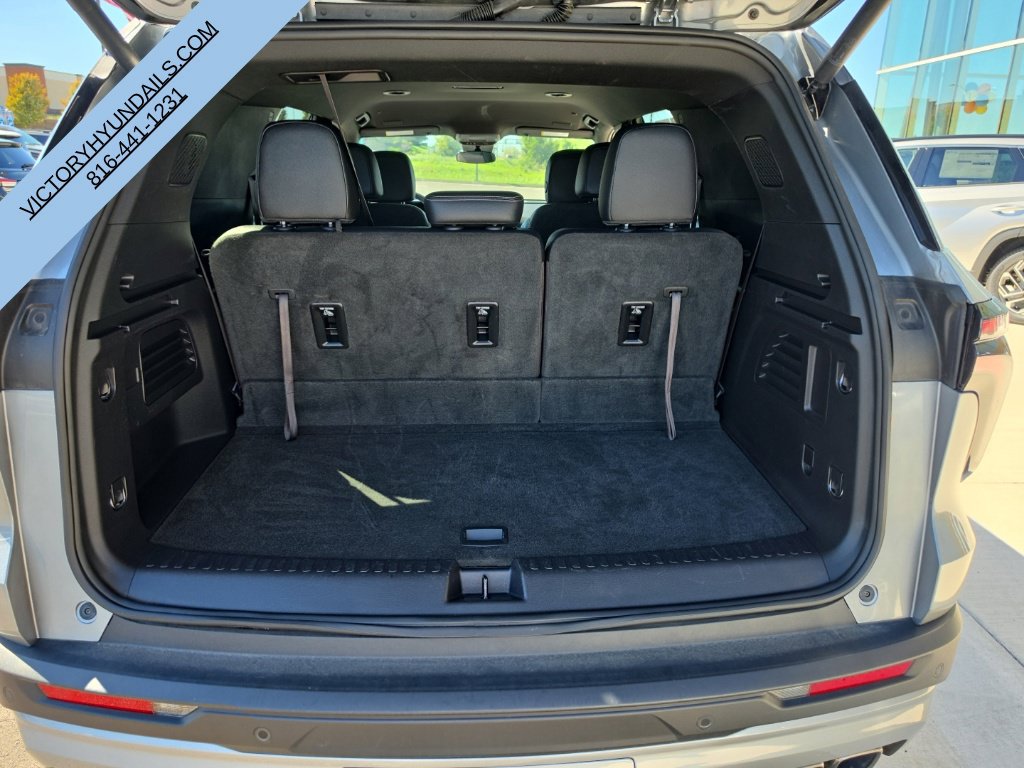 Used 2025 Chevrolet Traverse LT AWD/4WD image 37