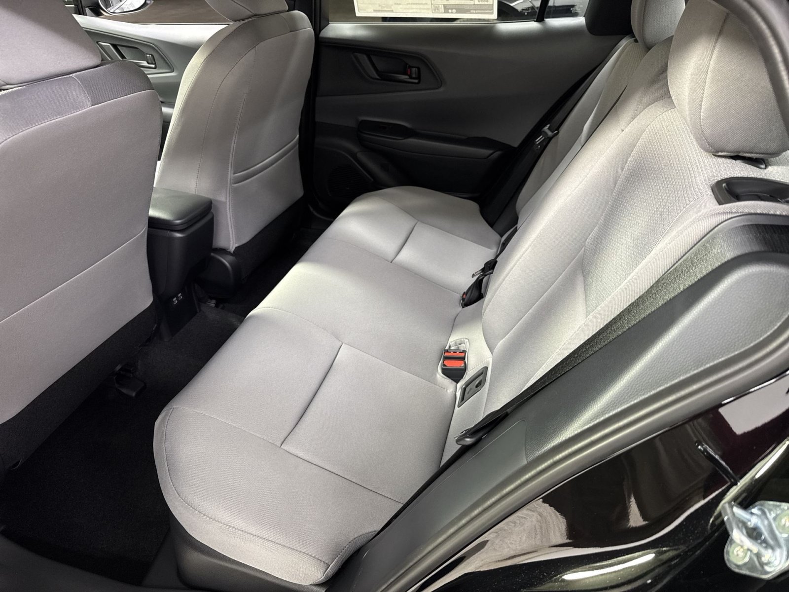 New 2027 Toyota Prius LE FWD image 32