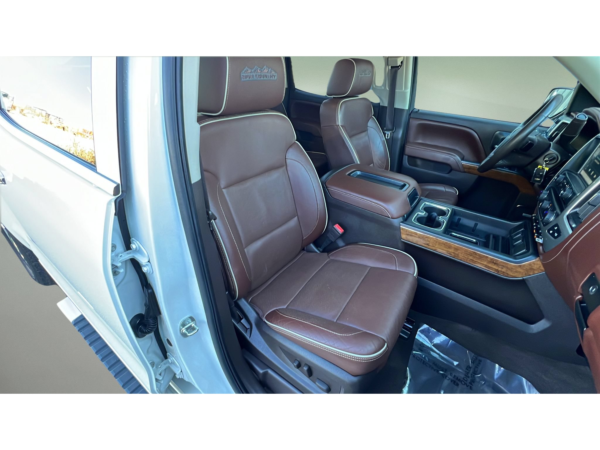 Used 2015 Chevrolet Silverado 1500 High Country w/ High Country Premium Package AWD/4WD image 32