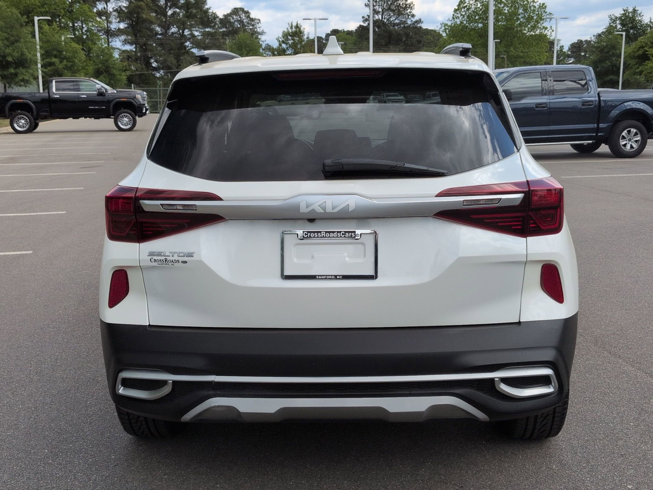 Used 2023 Kia Seltos S w/ Navigation Package FWD image 5