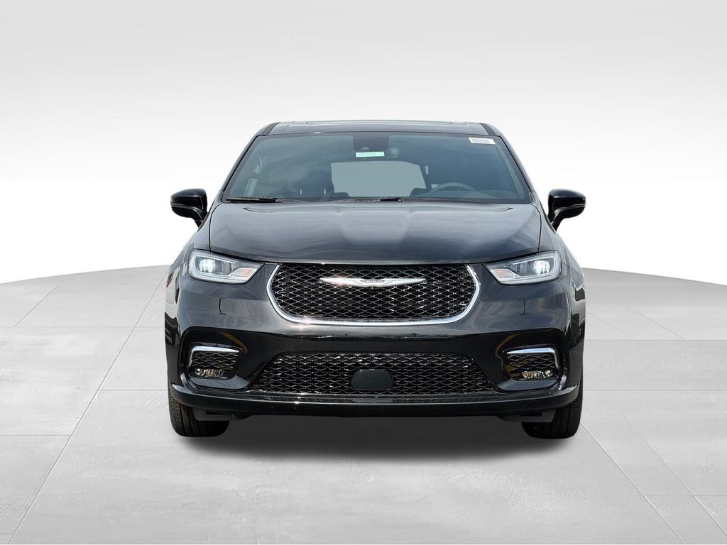 New 2026 Chrysler Pacifica Limited FWD image 2