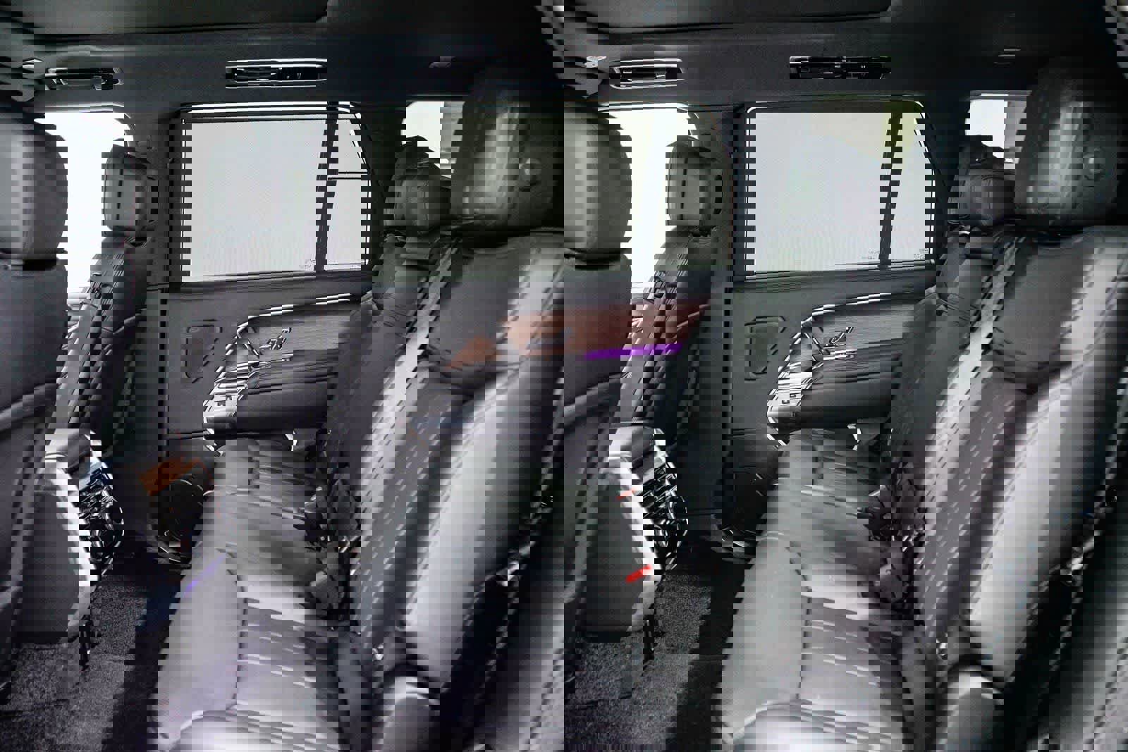 Used 2024 Land Rover Range Rover Long Wheelbase SE image 18