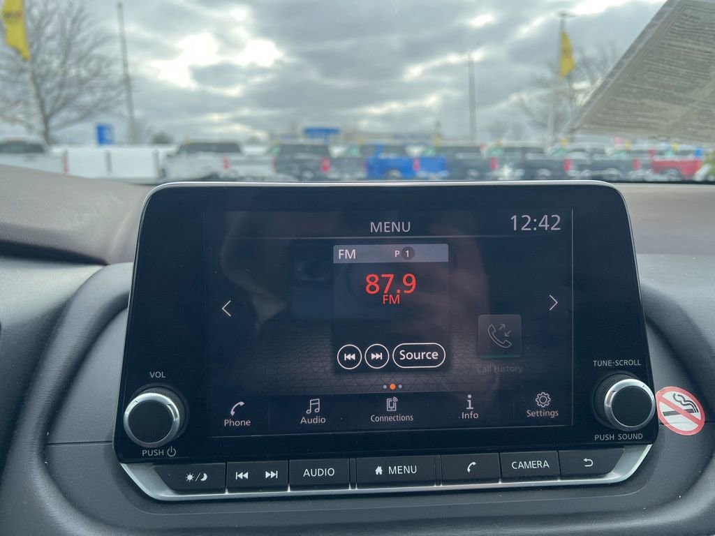 Used 2023 Nissan Rogue S image 17