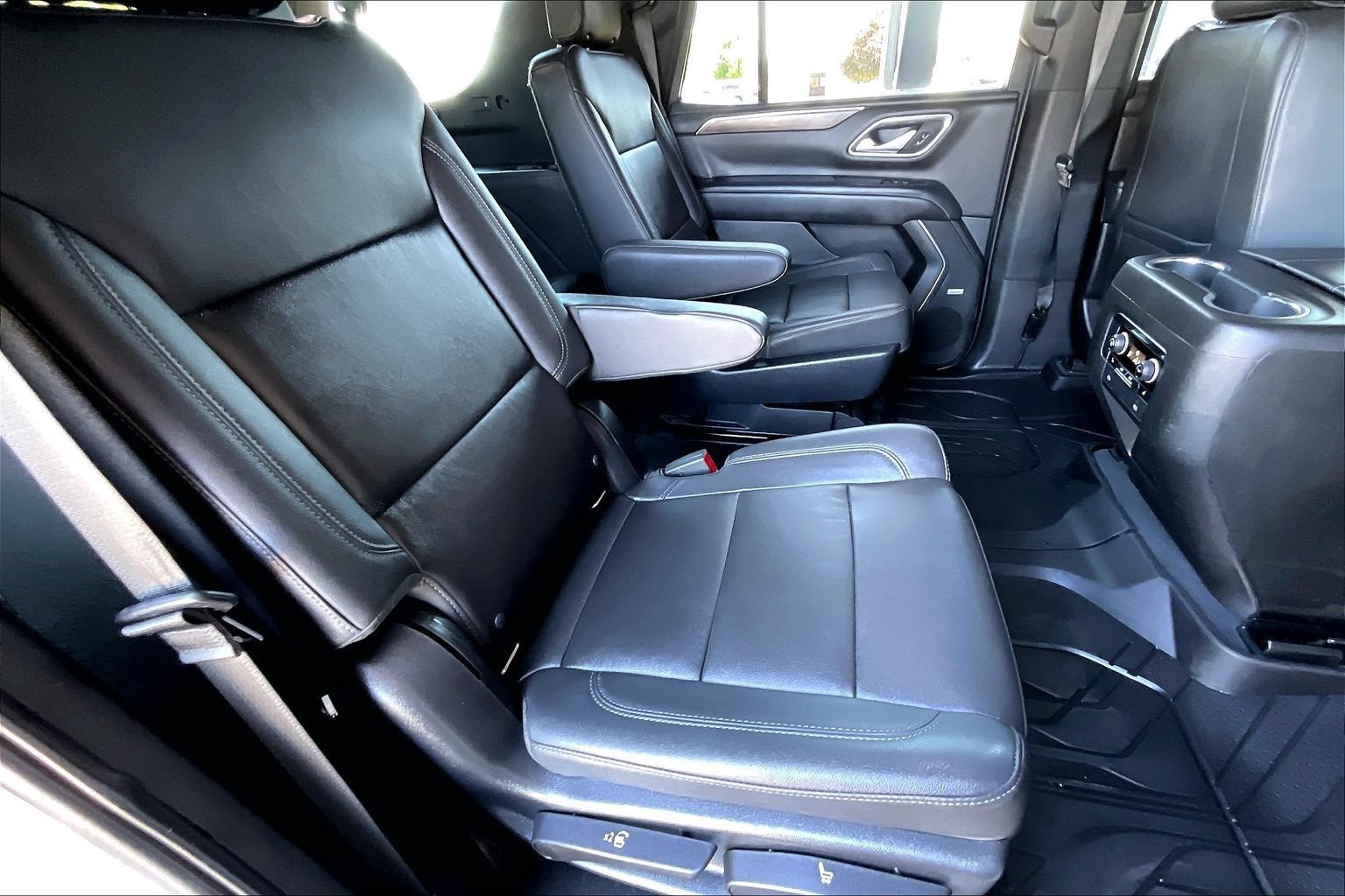 Used 2022 Chevrolet Tahoe Z71 w/ Z71 Off-Road Package AWD/4WD image 22